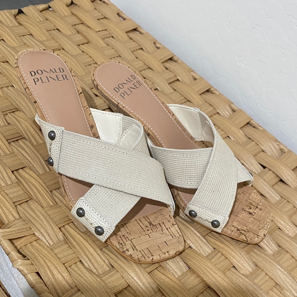 Donald J. Pliner Women's Beige Cross-Strap Sandals